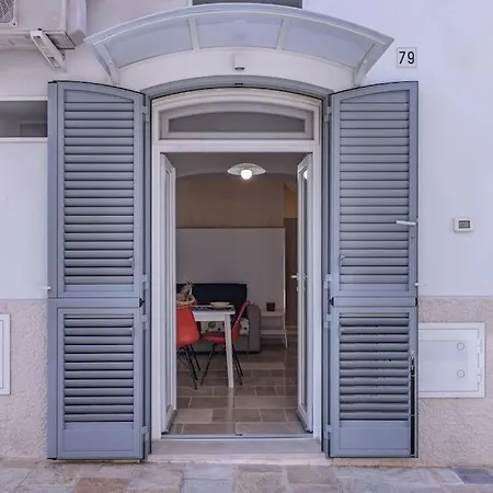 Dipinto Di Red Polignano a Mare